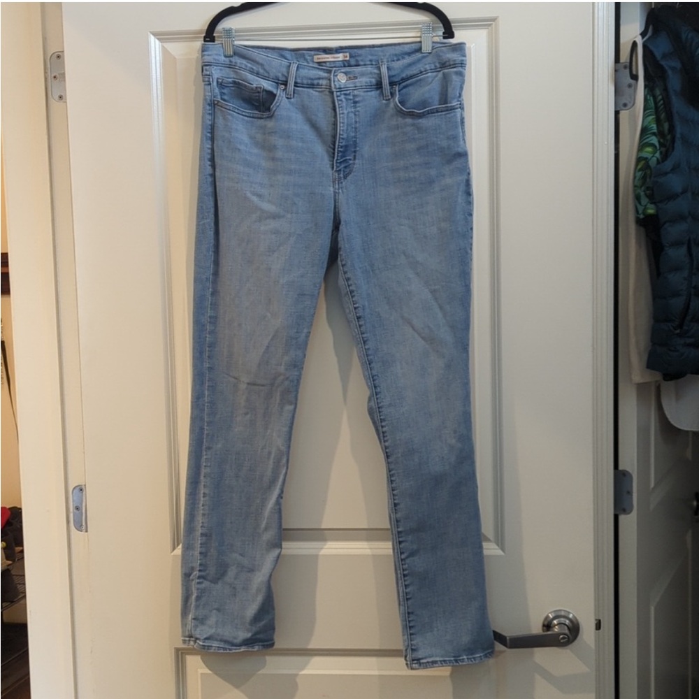 Levi's Women's Straight Leg Jeans in Light Blue